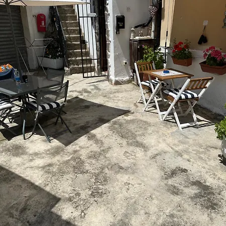 L'acciuga בית הארחה לה ספציה